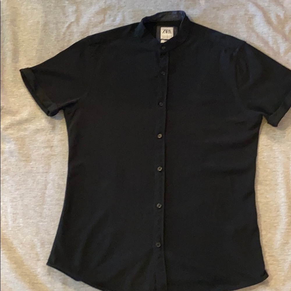 Black short sleeve Men’s shirt.